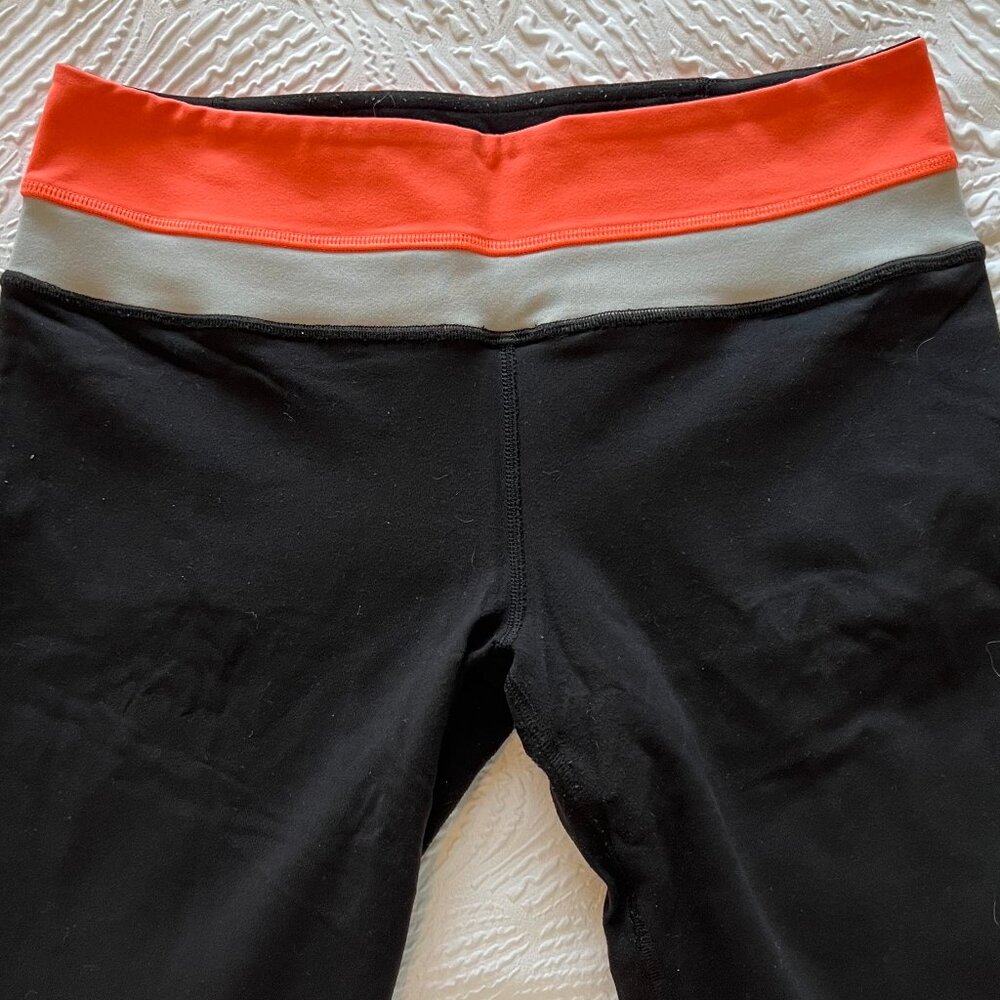 Women's Lululemon Reversible Black, Coral Leggings Size 6 Used/Fair Condition